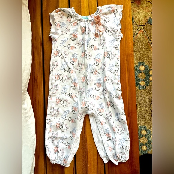EUC Feather Baby Pajamas 12-18 months - Picture 2 of 2